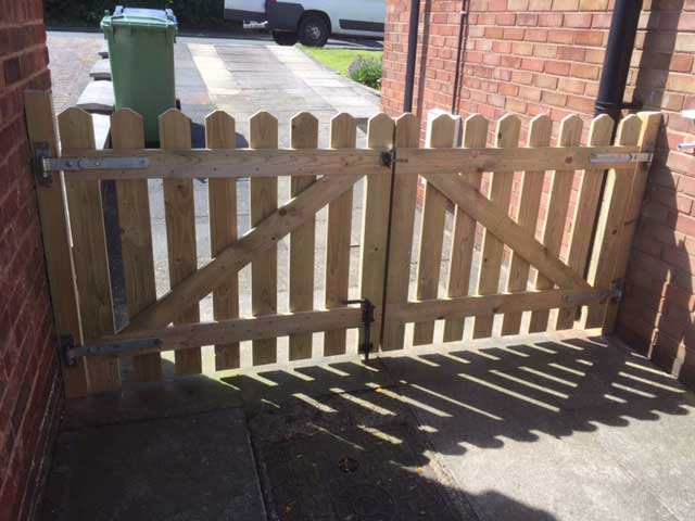 Cottage Picket Gates Planed Smooth (Rear)