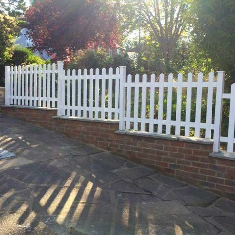 Planed Smooth Pointed Picket Fencing