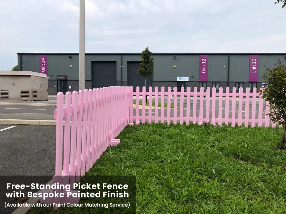 Free Standing Picket Fencing With Bespoke Paint Finish